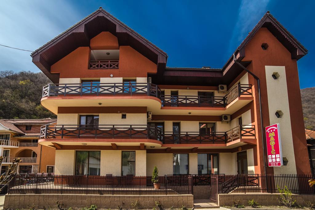 Guesthouse Magic Baile Herculane Exterior photo