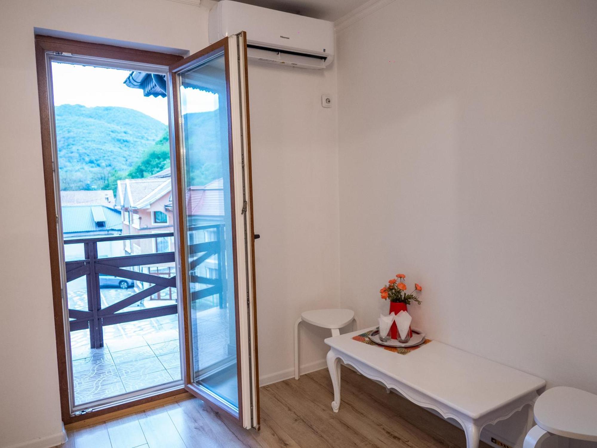Guesthouse Magic Baile Herculane Exterior photo
