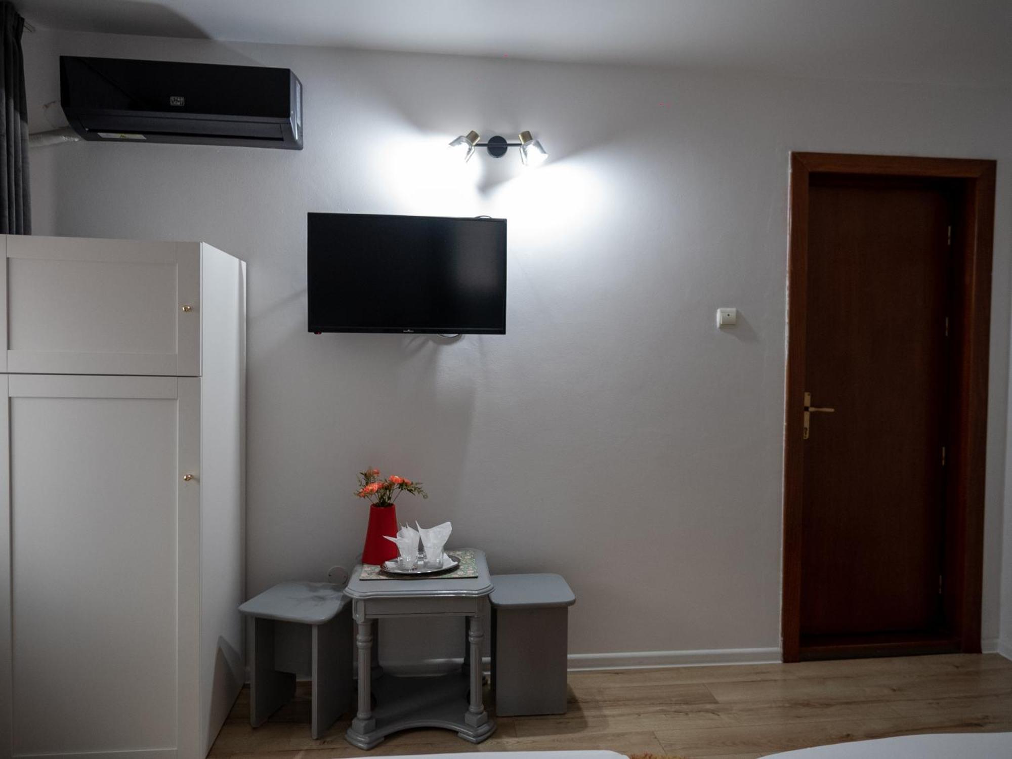Guesthouse Magic Baile Herculane Exterior photo