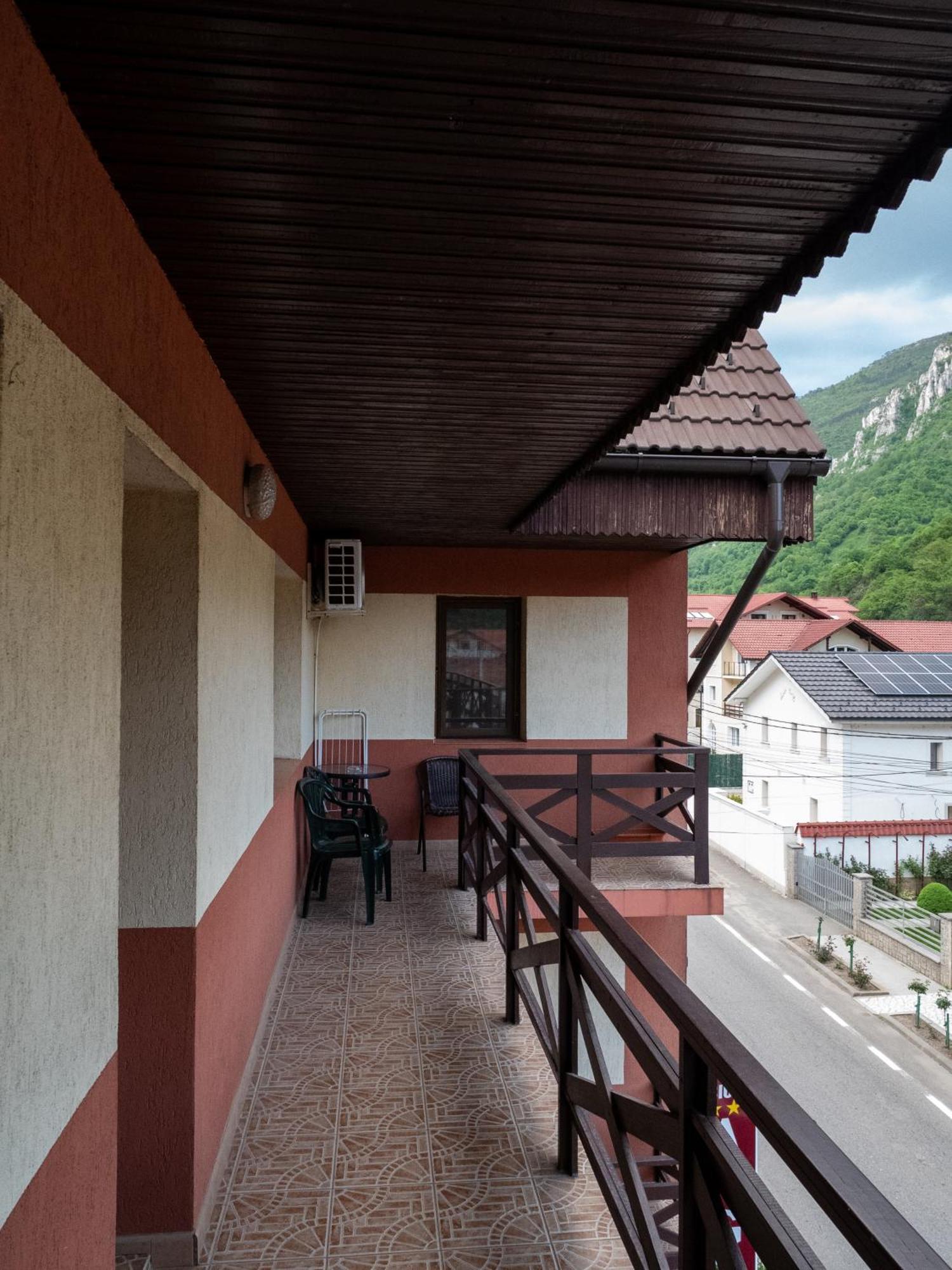 Guesthouse Magic Baile Herculane Exterior photo