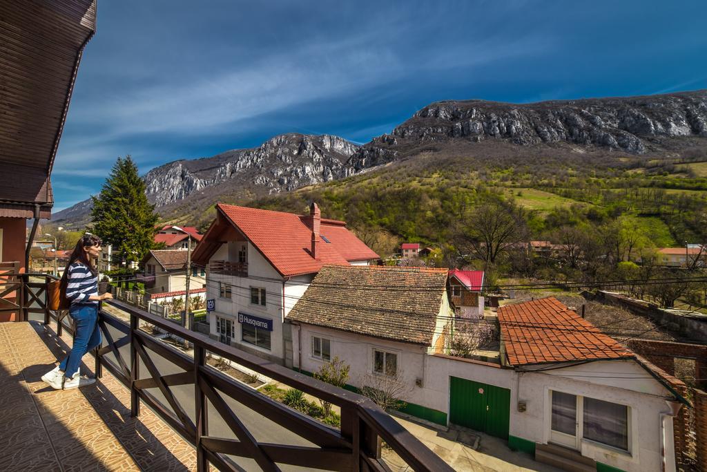Guesthouse Magic Baile Herculane Exterior photo